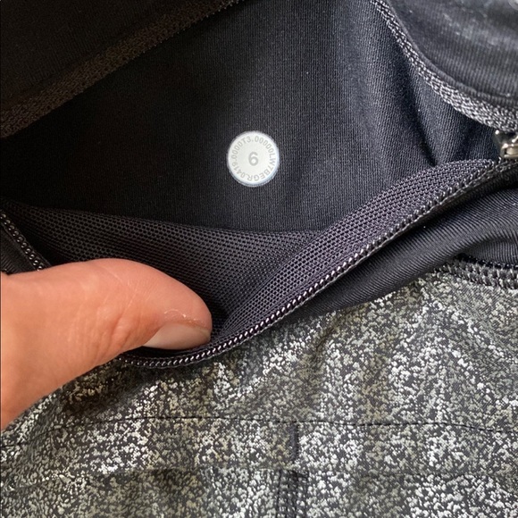 Lululemon Speed Up Sparkle Foil Shorts - Picture 4 of 6